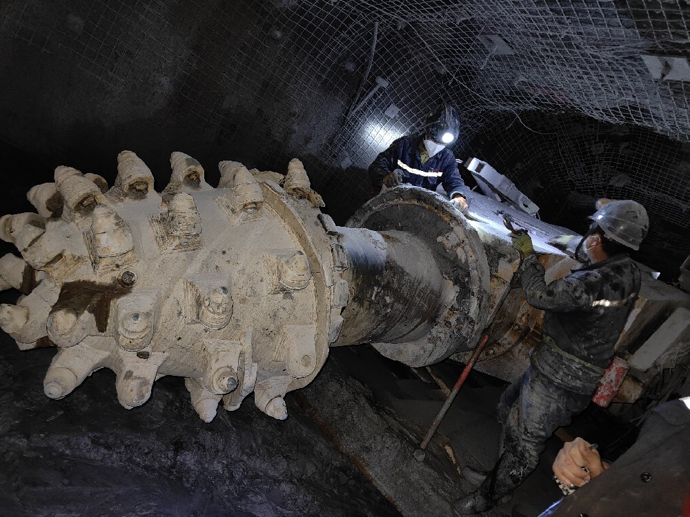 硬岩软煤如何高效截割？掘进机截齿操作指南